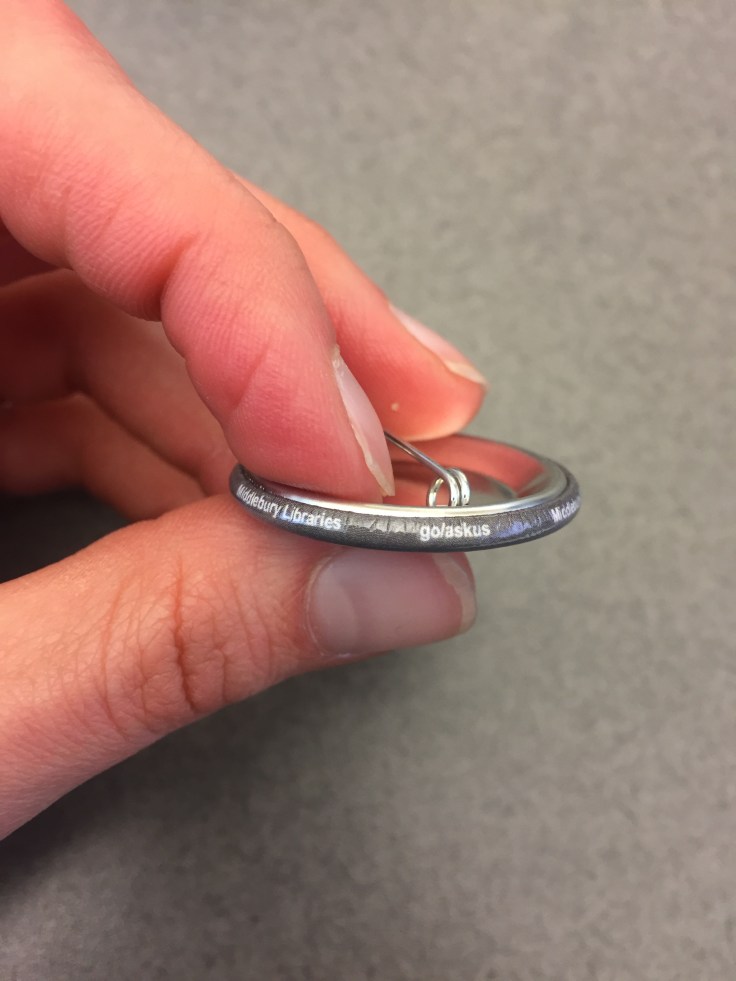 side of button with text go/askus